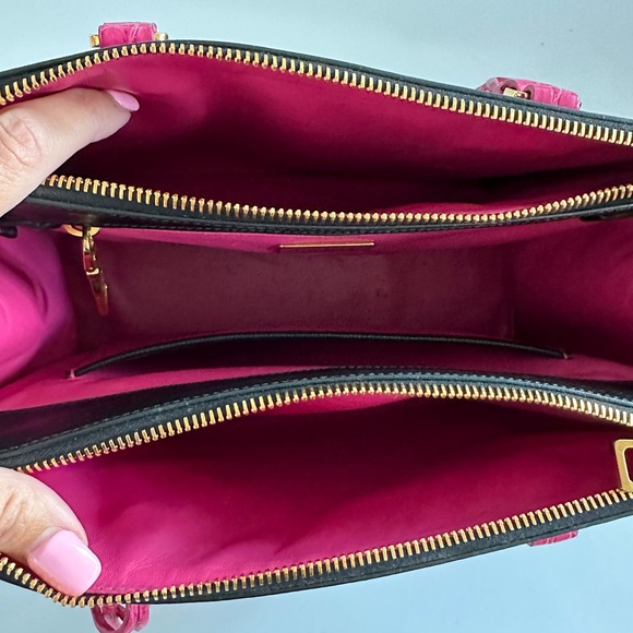 AUTH PRADA Vitello Black & Pink Saffiano Leather Crocodile Double Zip Small Tote - Picture 9 of 15